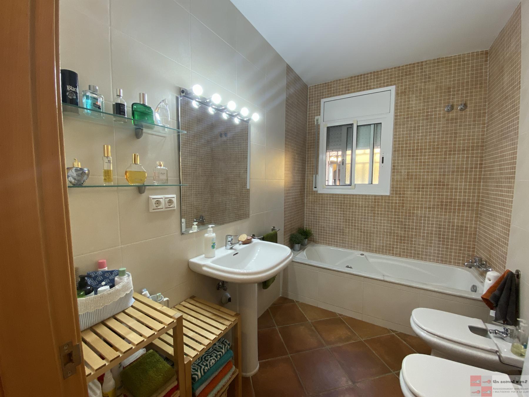 For sale of house in Vallbona d Anoia