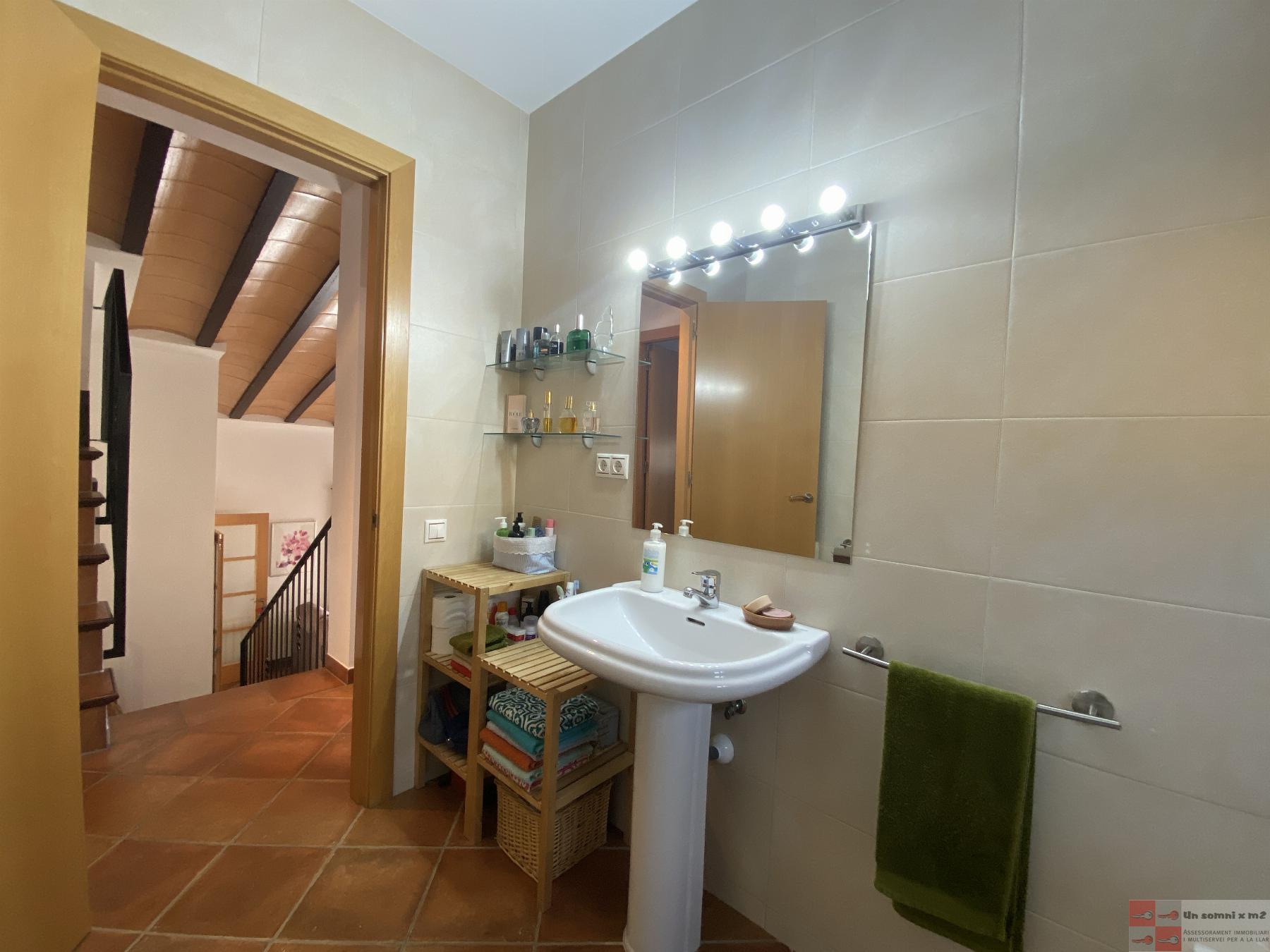 For sale of house in Vallbona d Anoia
