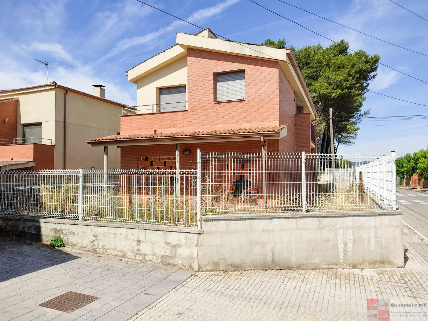 For sale of house in La Torre de Claramunt