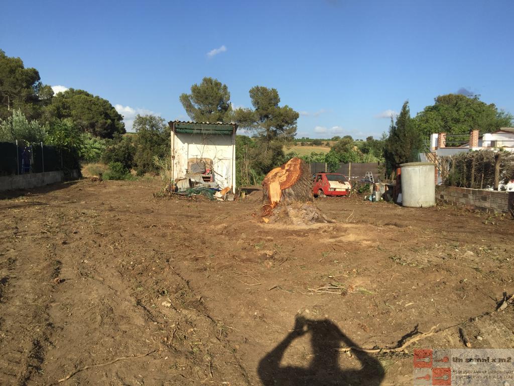 For sale of land in Piera