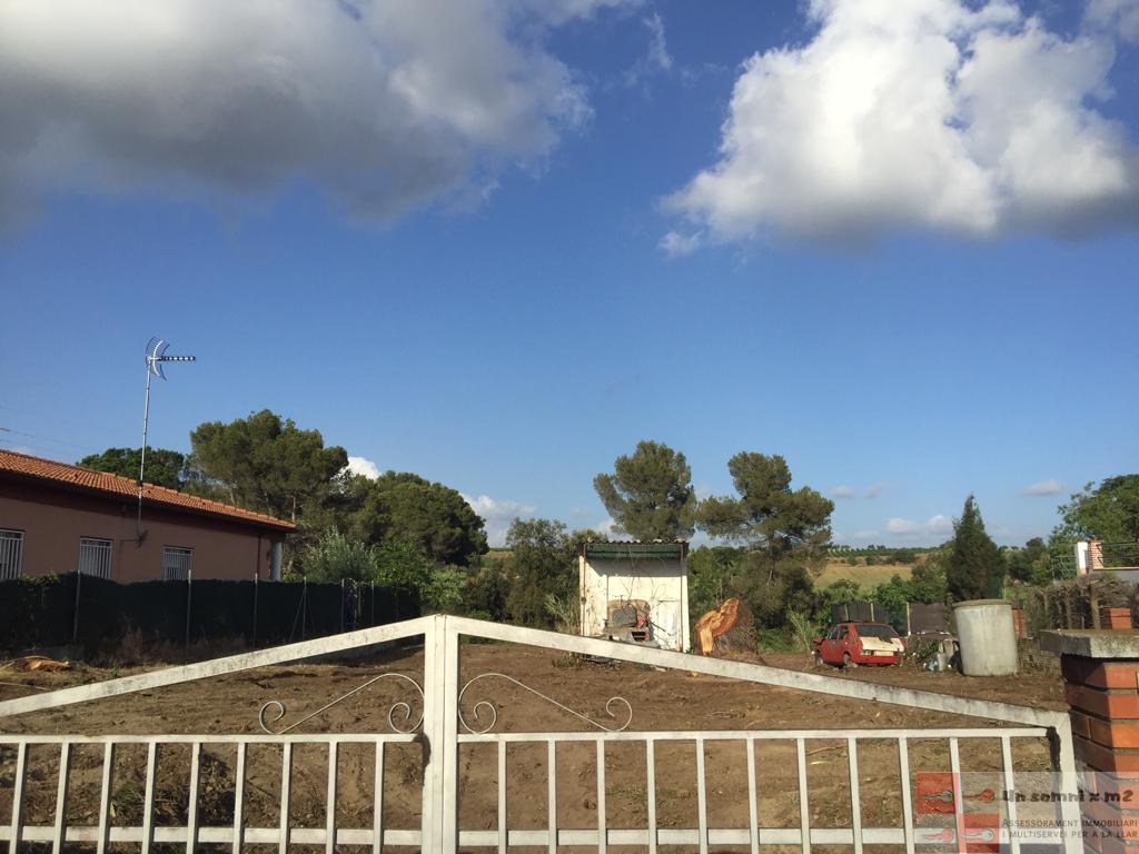 For sale of land in Piera