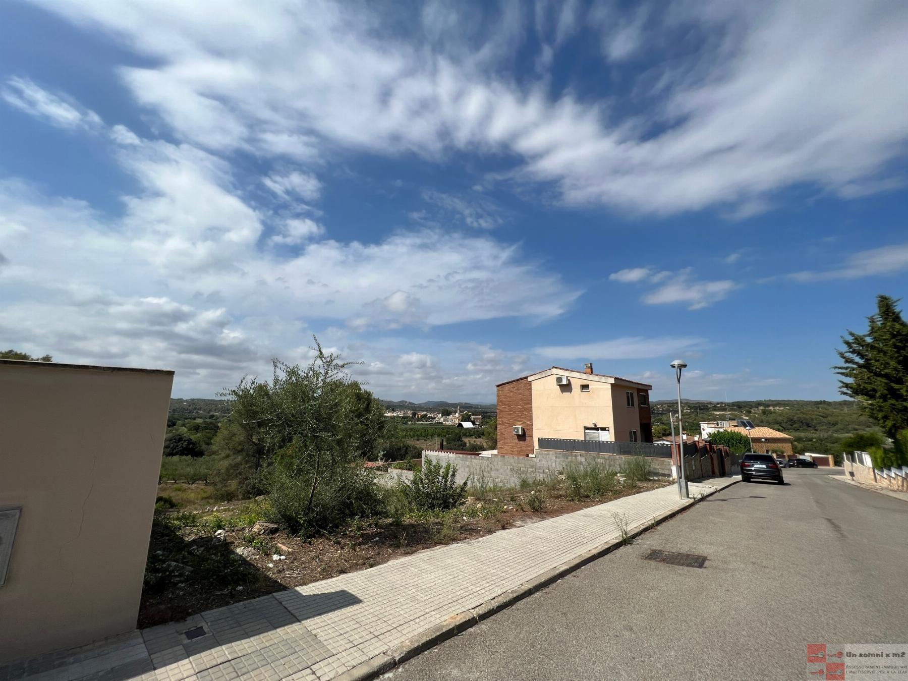 For sale of land in La Riera de Gaià