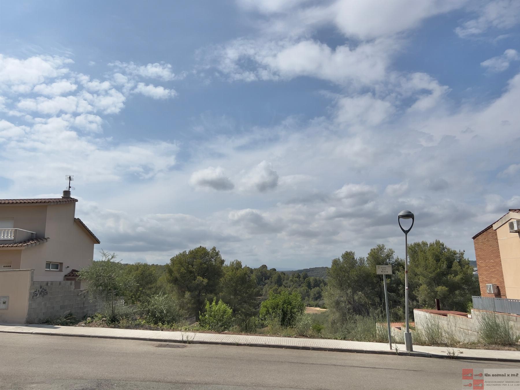For sale of land in La Riera de Gaià