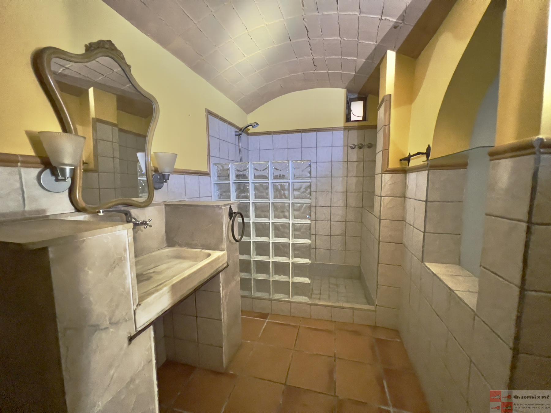 For sale of house in Vallbona d Anoia