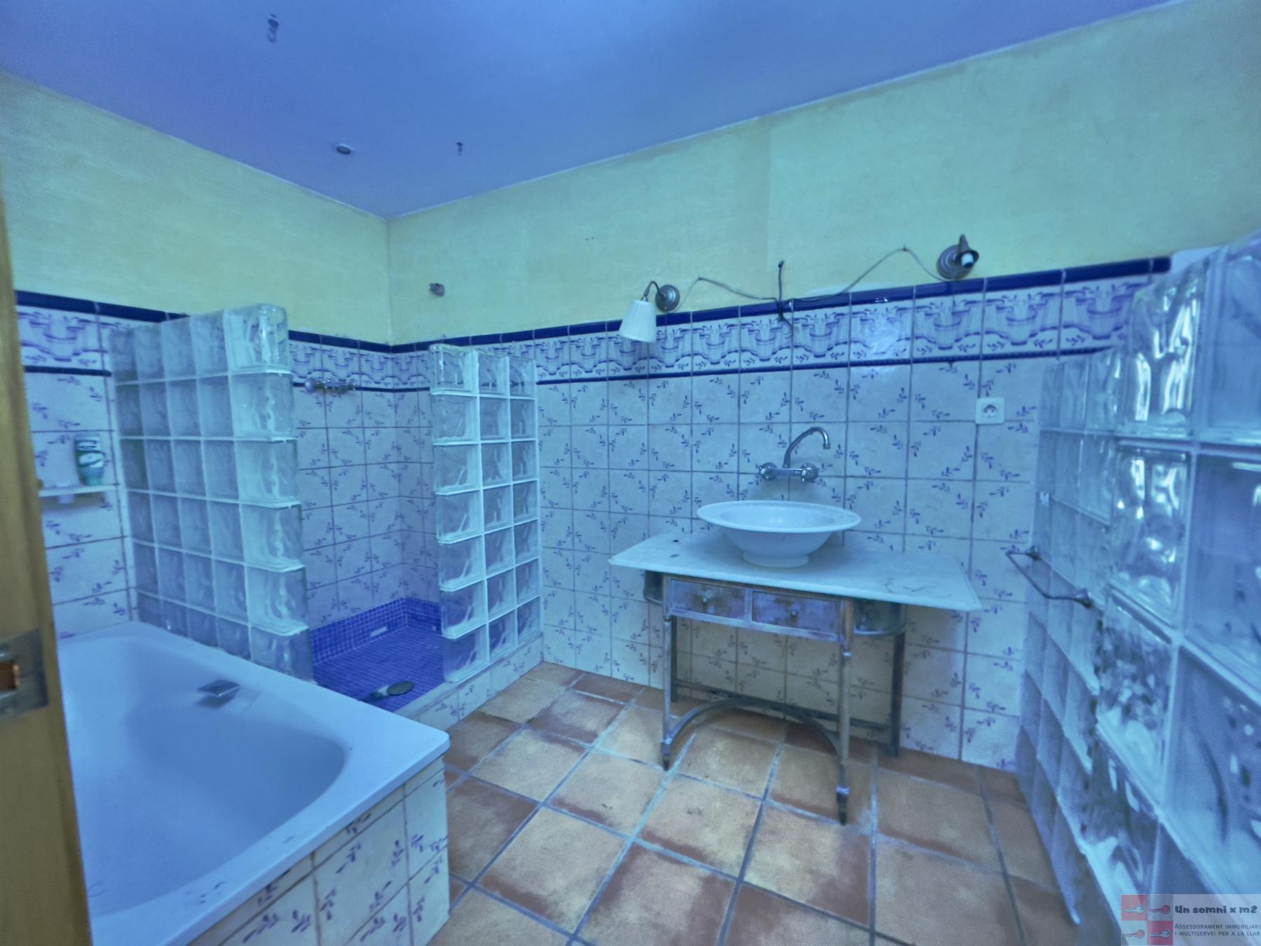 For sale of house in Vallbona d Anoia