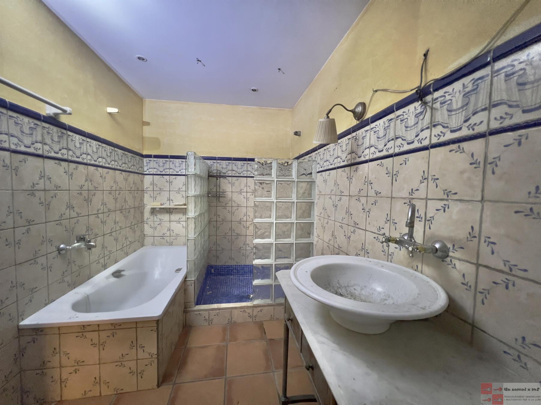 For sale of house in Vallbona d Anoia