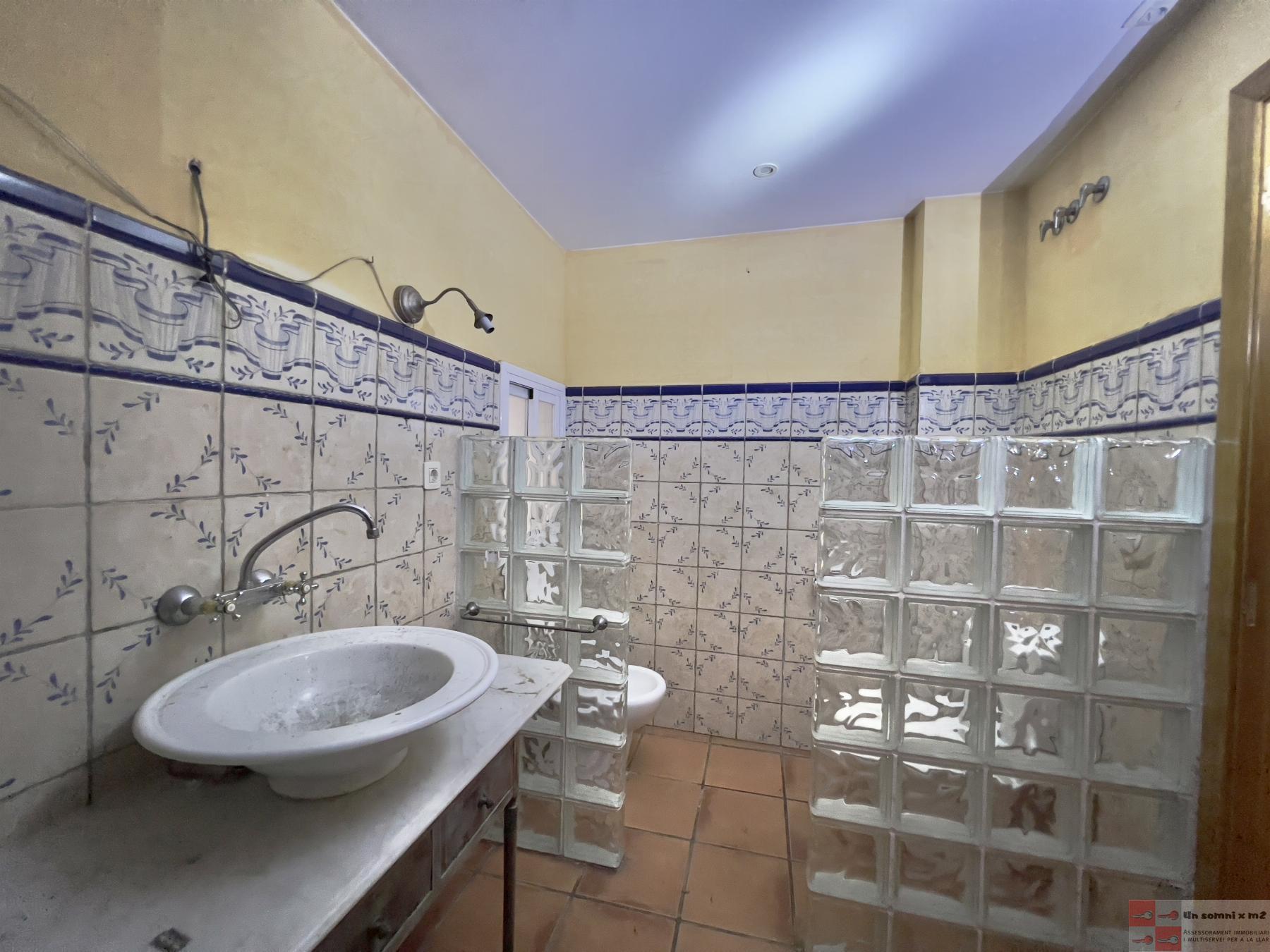 For sale of house in Vallbona d Anoia