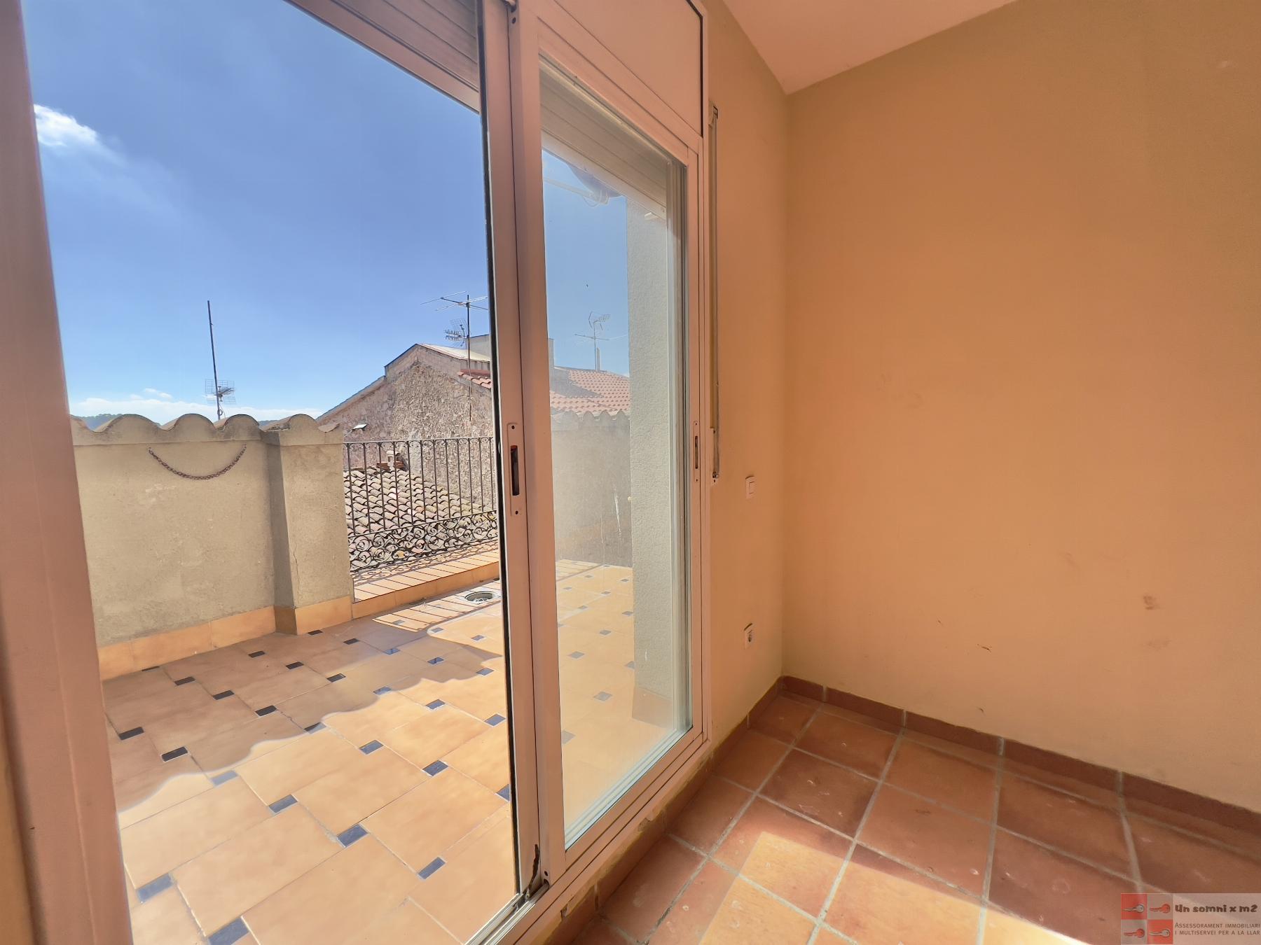 For sale of house in Vallbona d Anoia