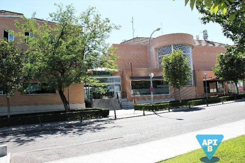 For sale of office in Boadilla del Monte