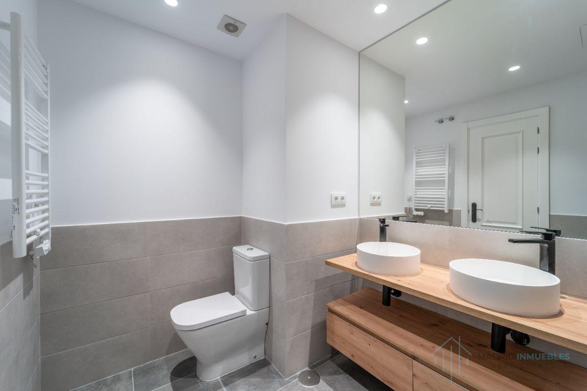 For sale of flat in Madrid