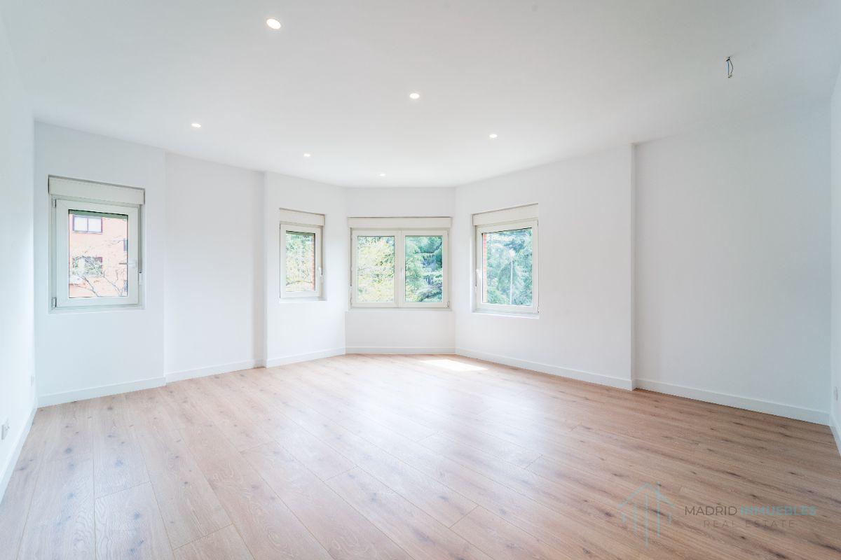 For sale of flat in Madrid