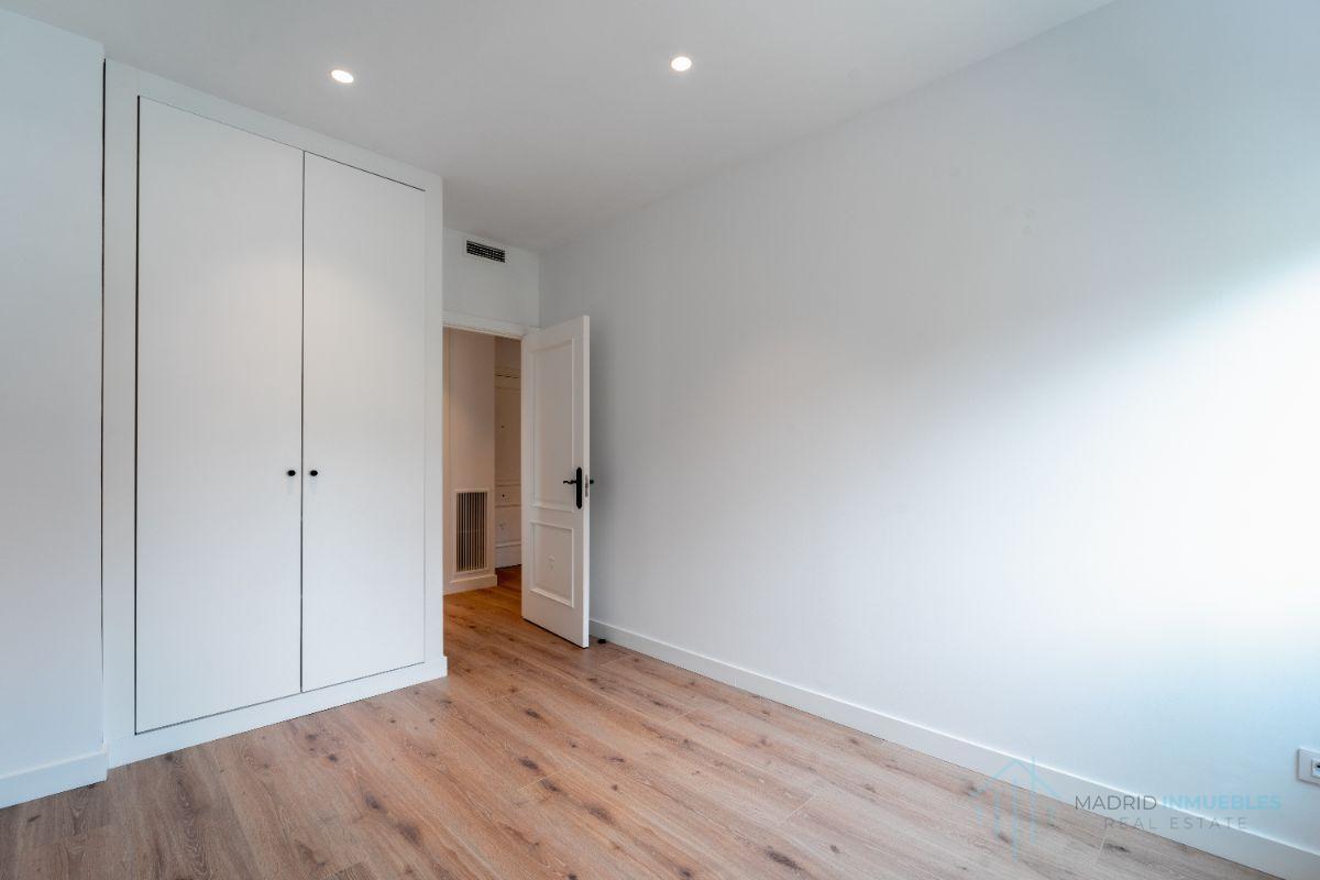 For sale of flat in Madrid
