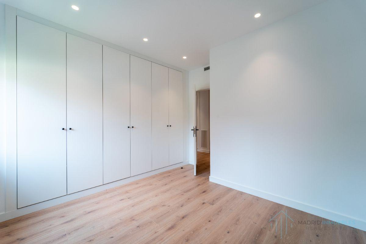 For sale of flat in Madrid