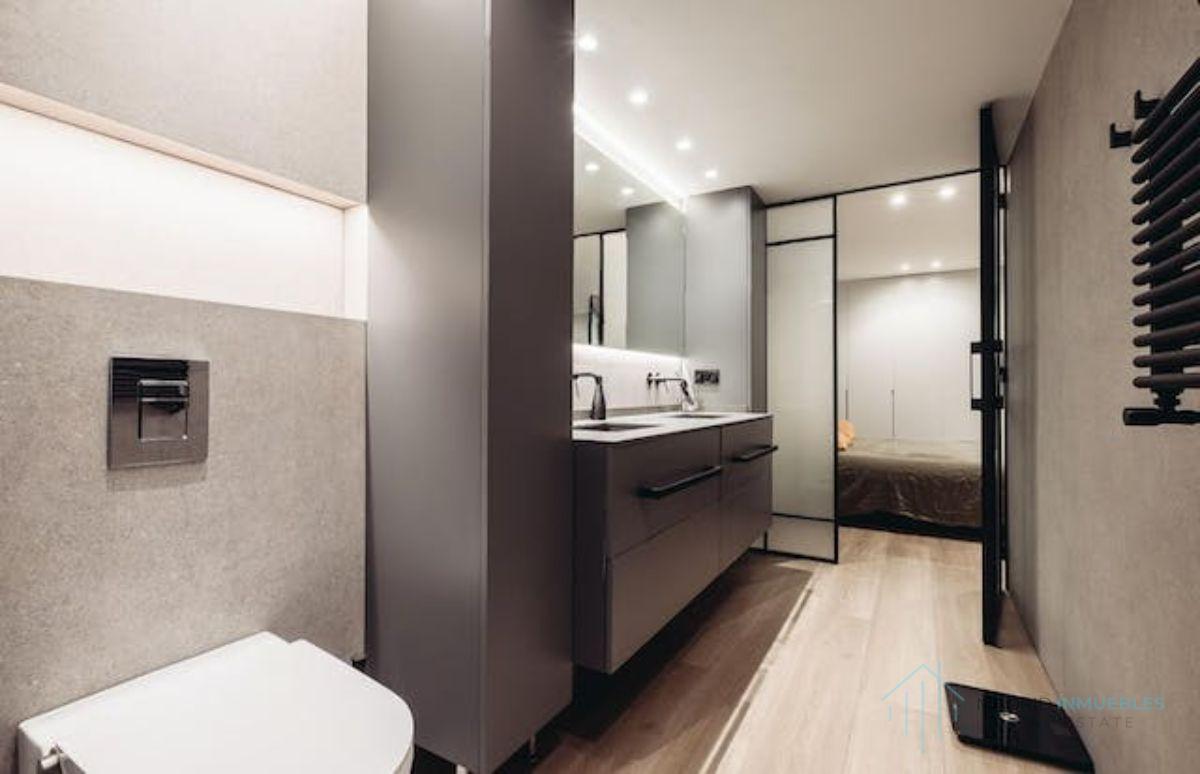 For sale of flat in Madrid
