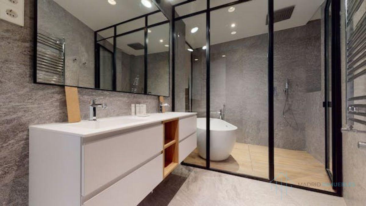 For sale of flat in Madrid