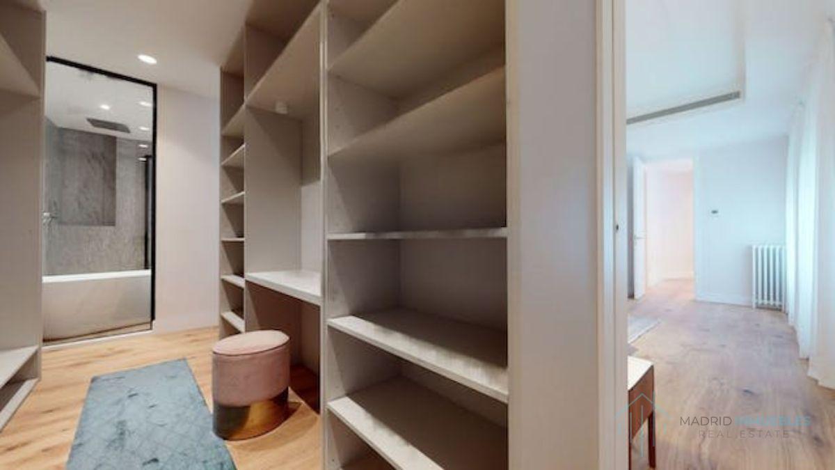 For sale of flat in Madrid