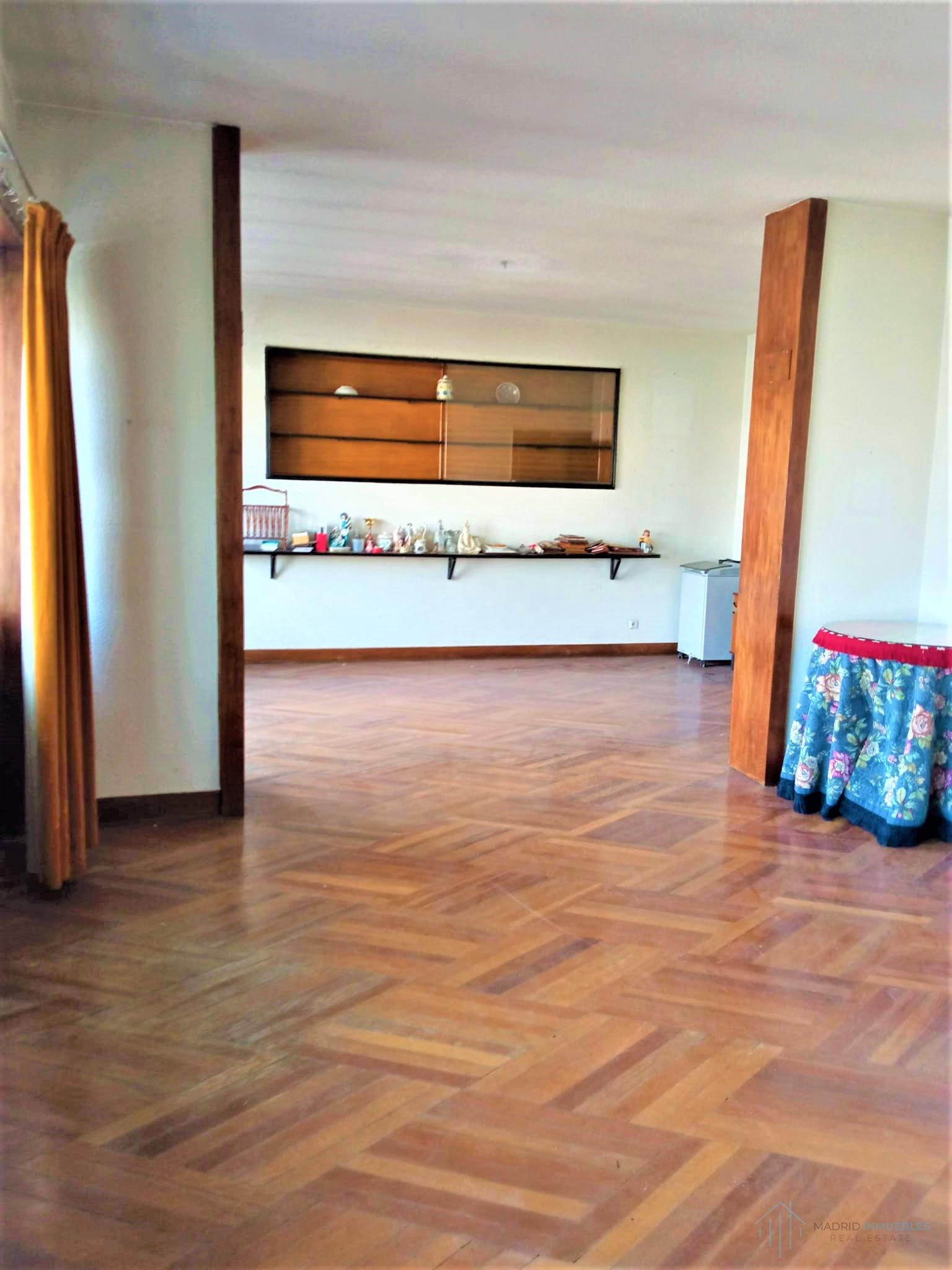 For sale of flat in Madrid