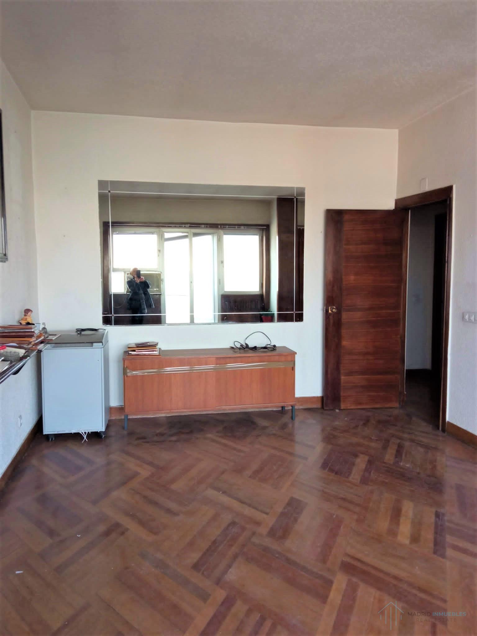 For sale of flat in Madrid