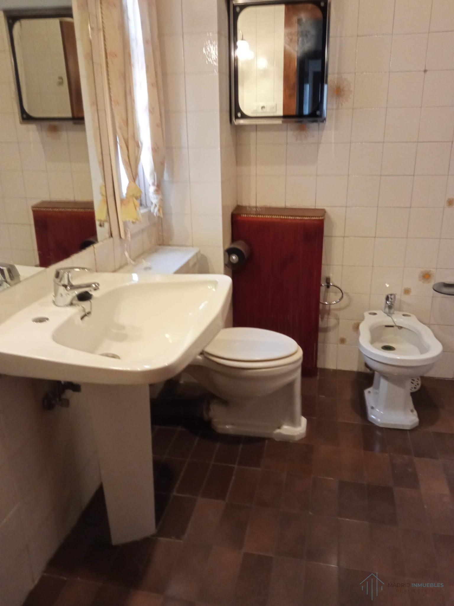 For sale of flat in Madrid