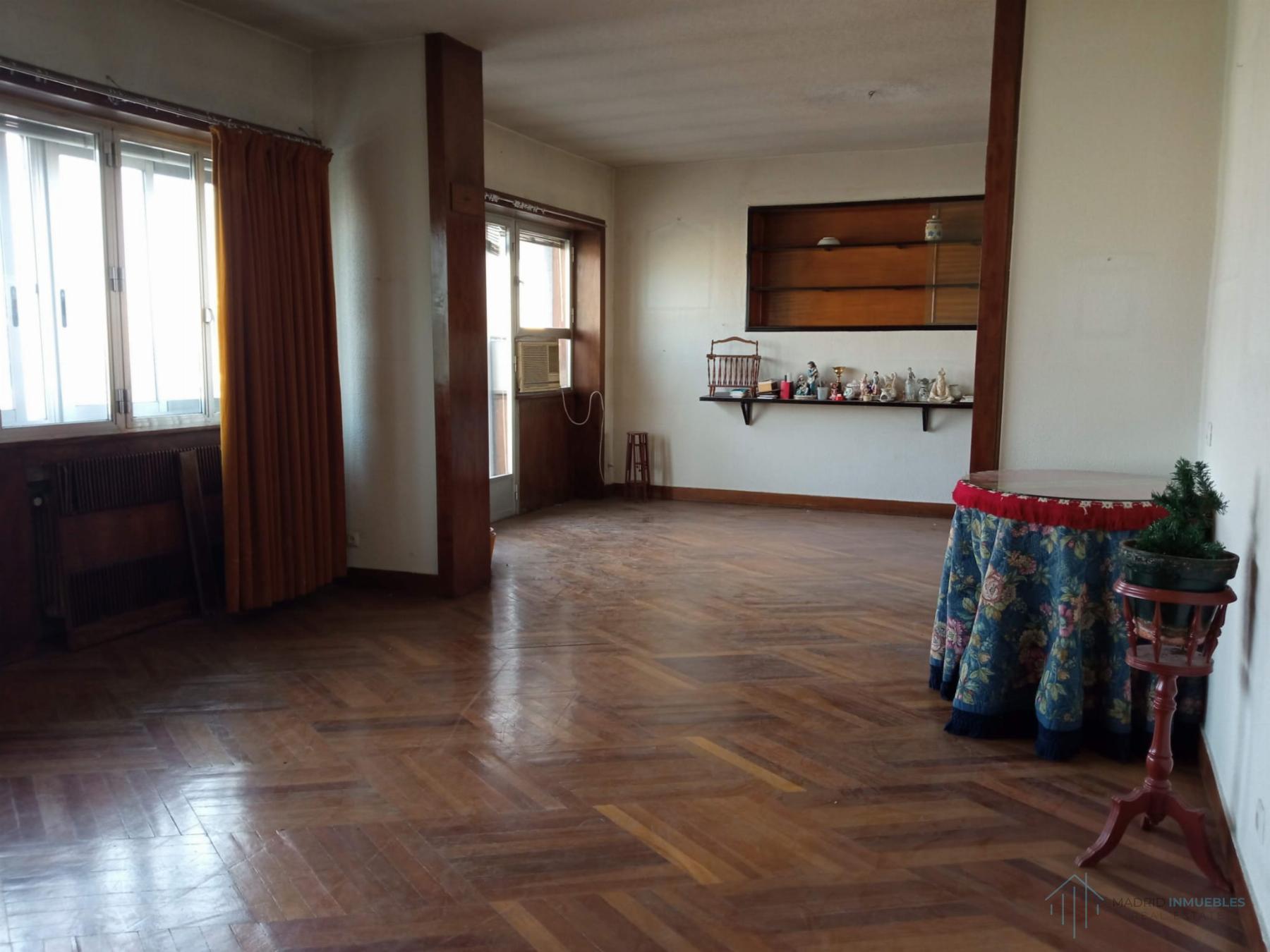 For sale of flat in Madrid