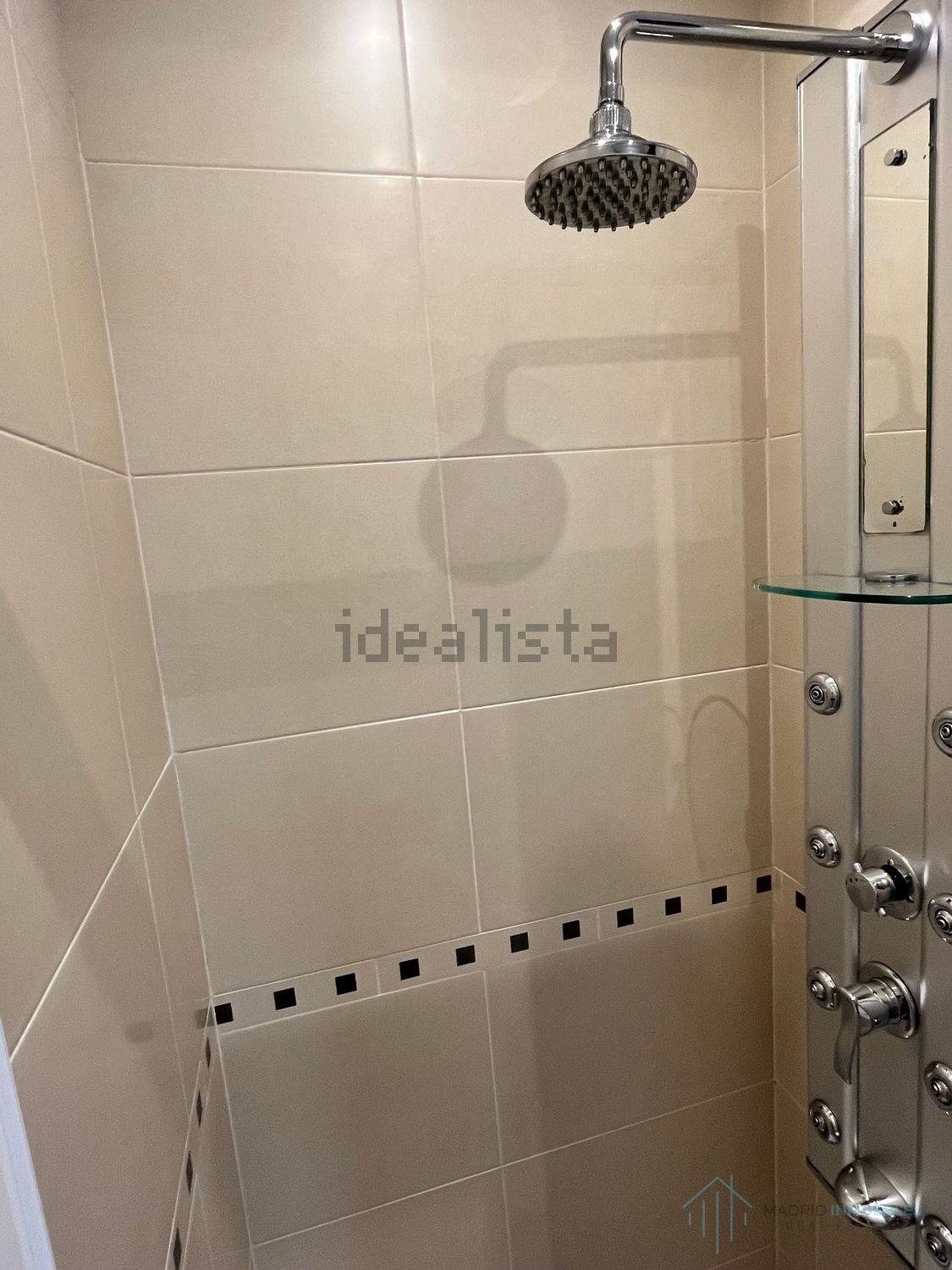 For sale of apartment in Madrid