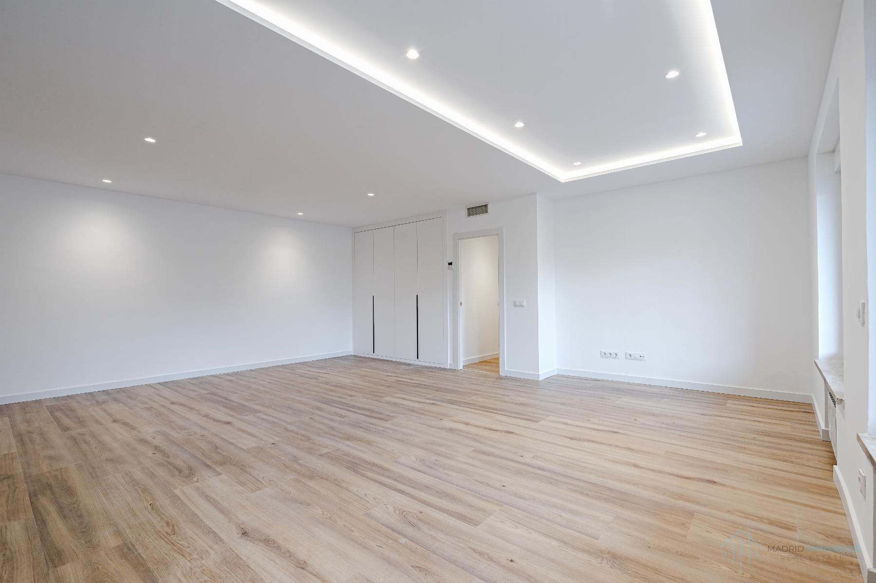 For sale of flat in Madrid