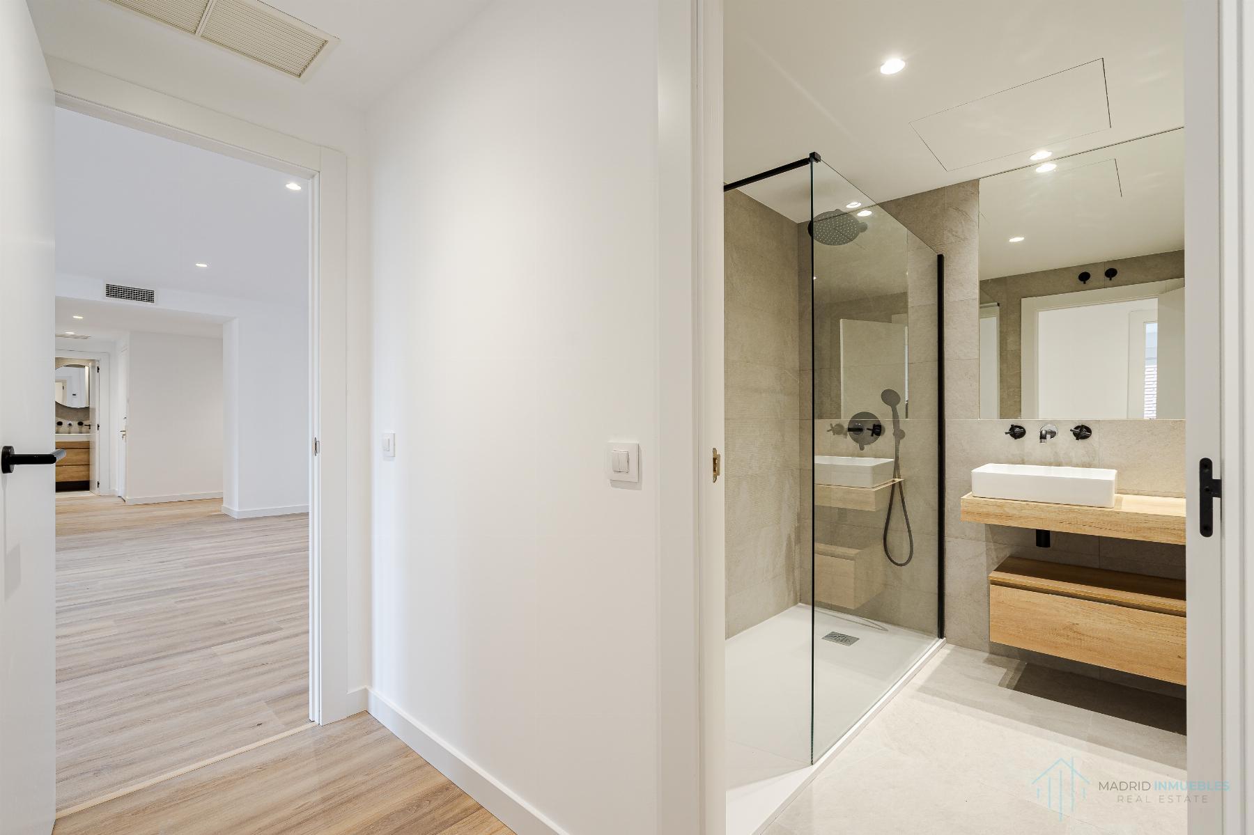 For sale of flat in Madrid