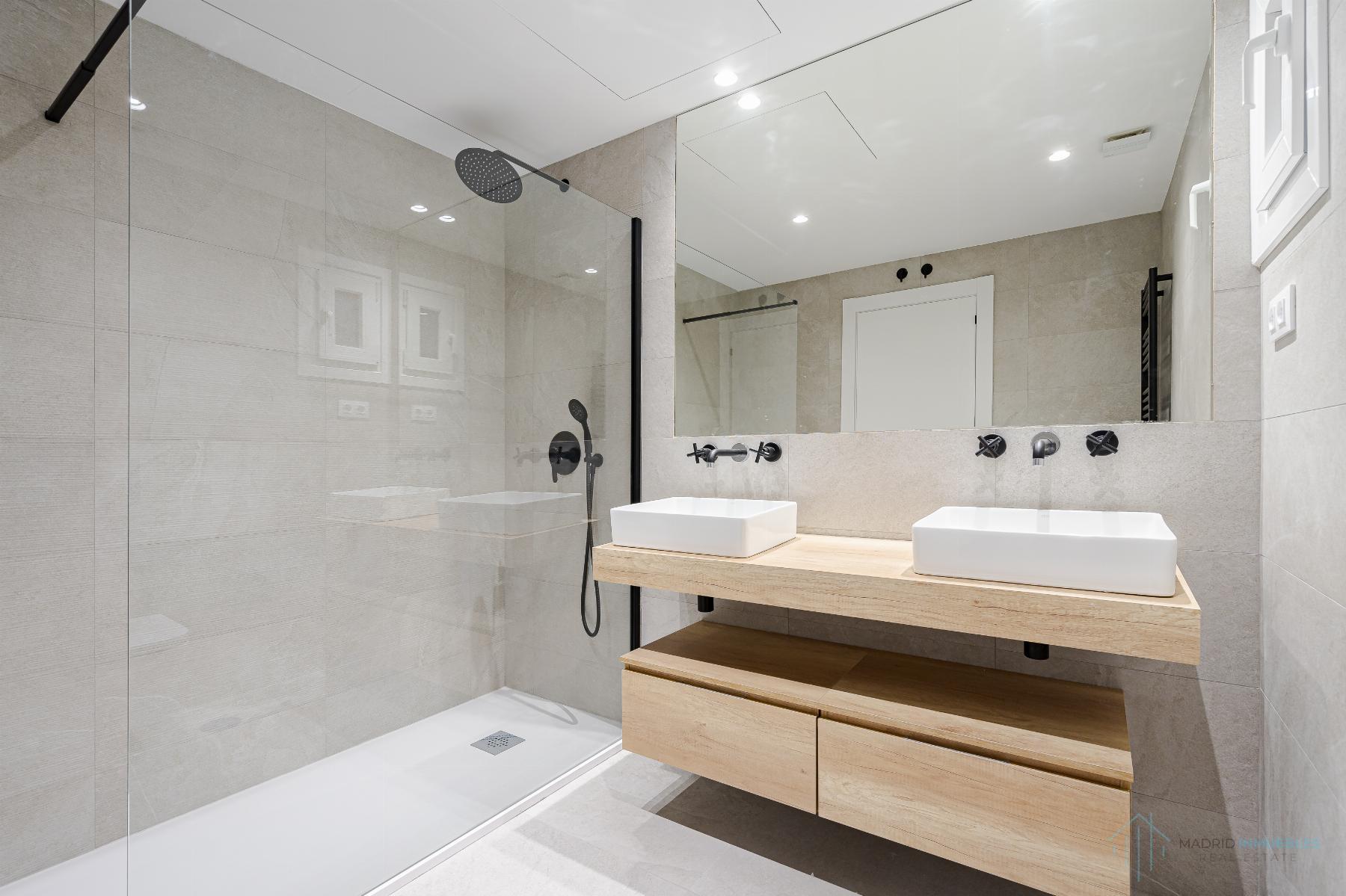 For sale of flat in Madrid