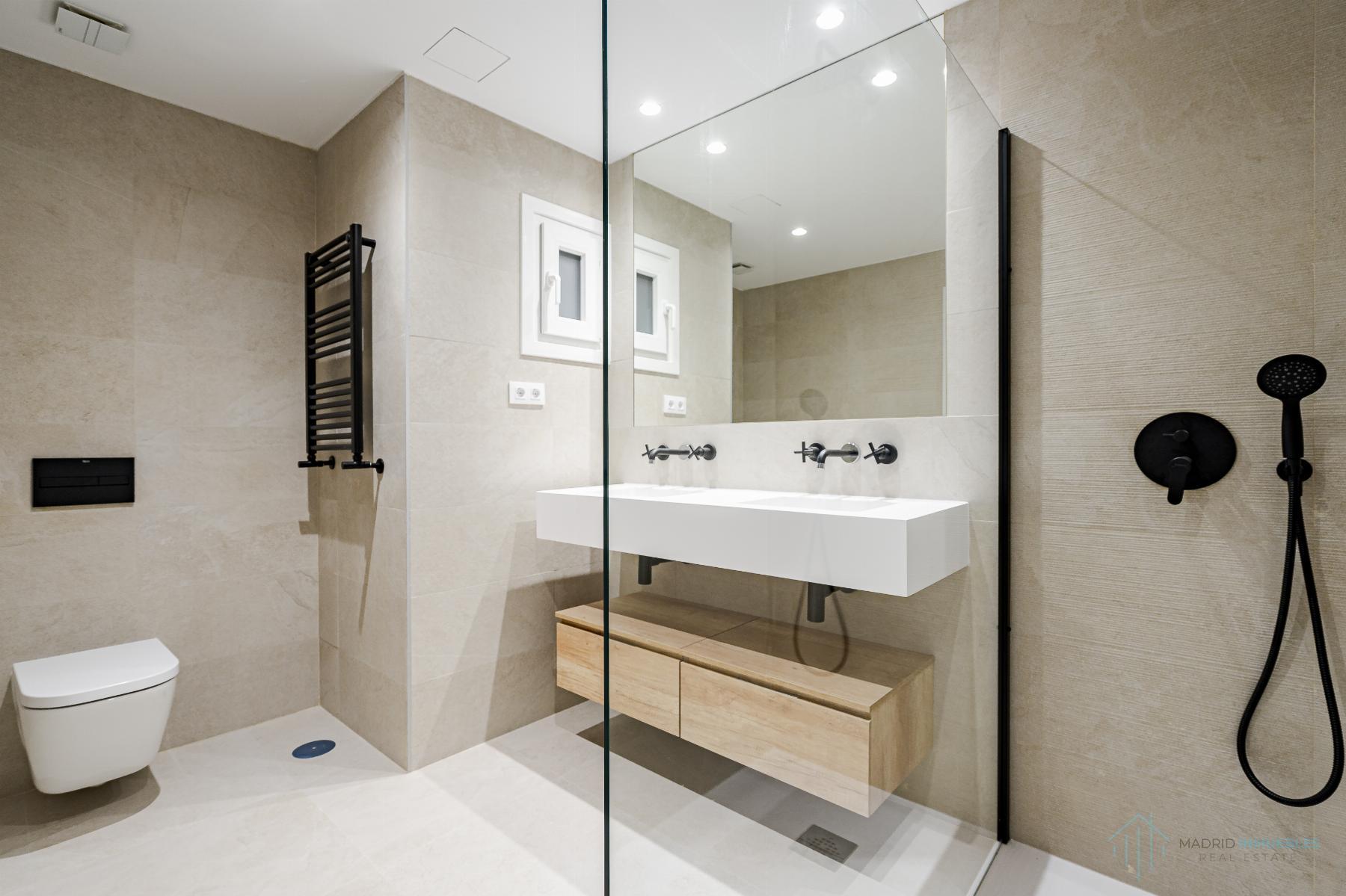 For sale of flat in Madrid
