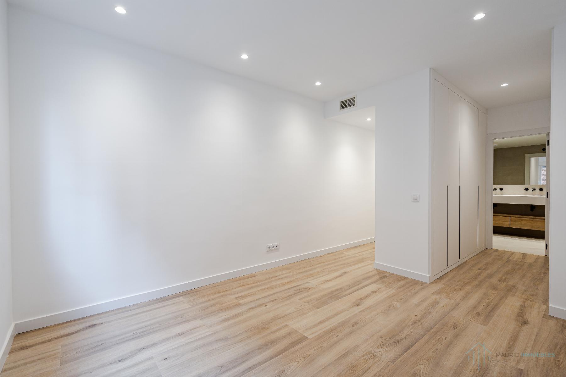 For sale of flat in Madrid