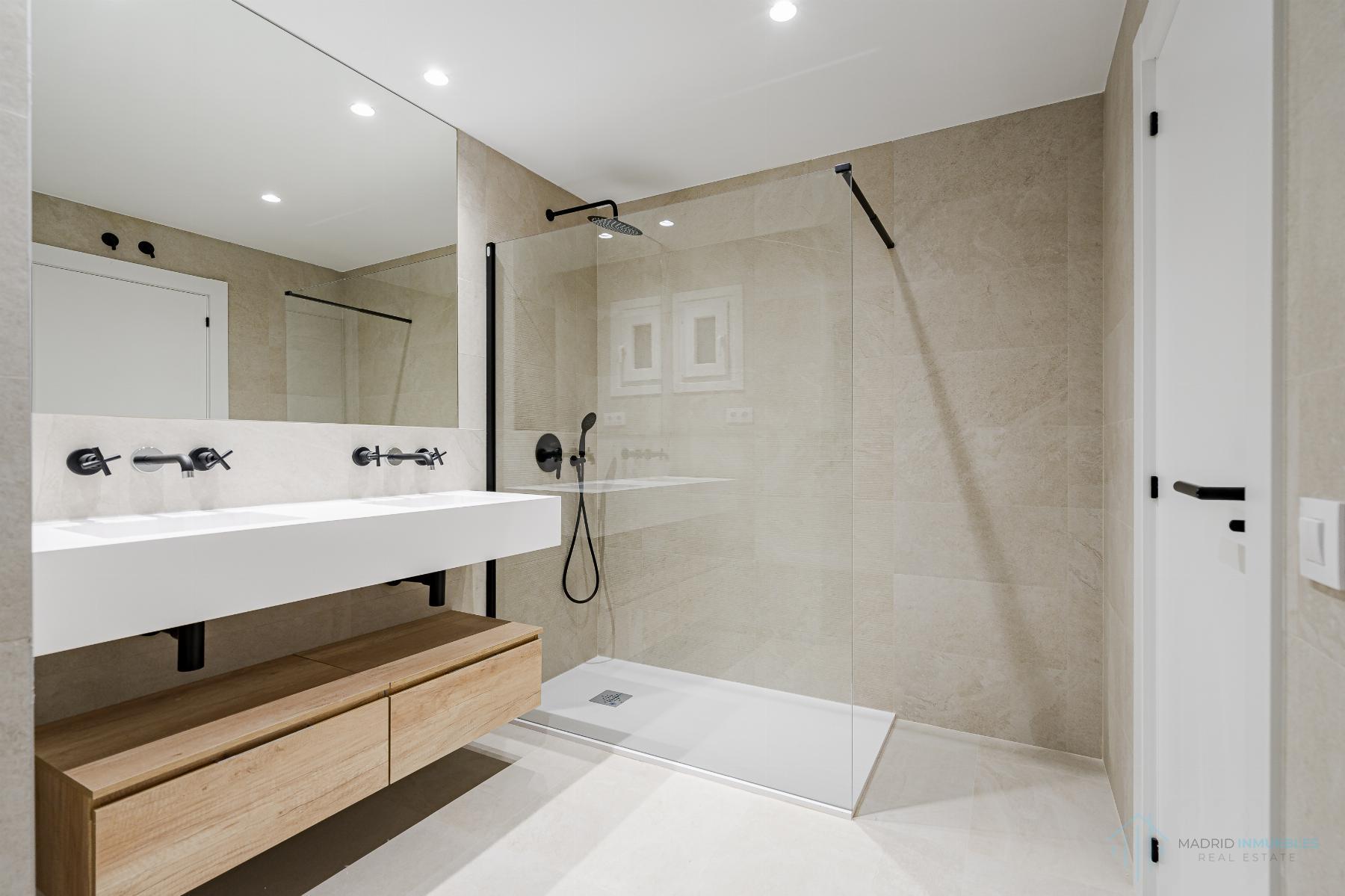 For sale of flat in Madrid