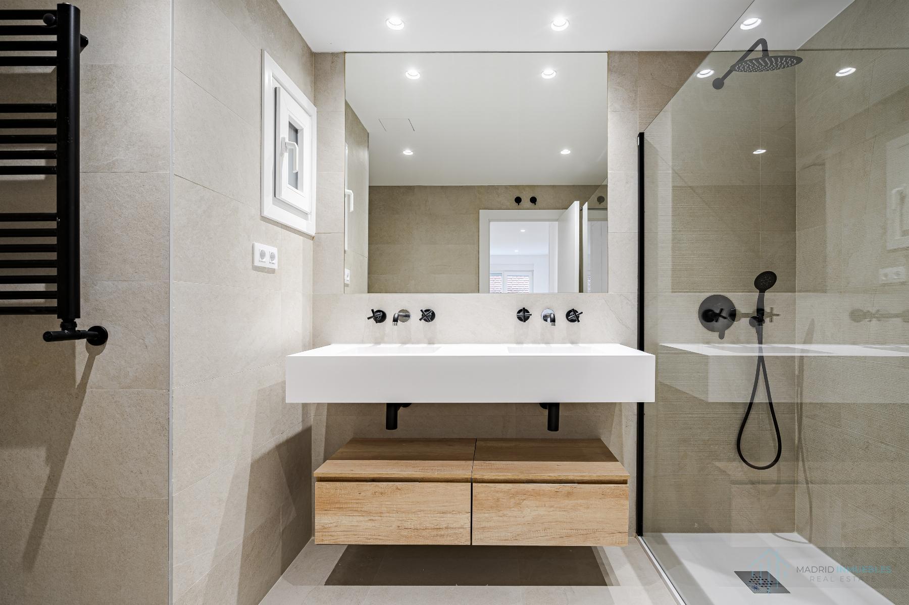 For sale of flat in Madrid