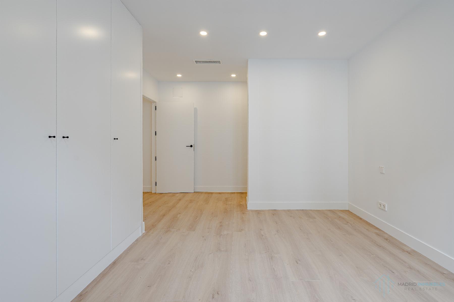 For sale of flat in Madrid