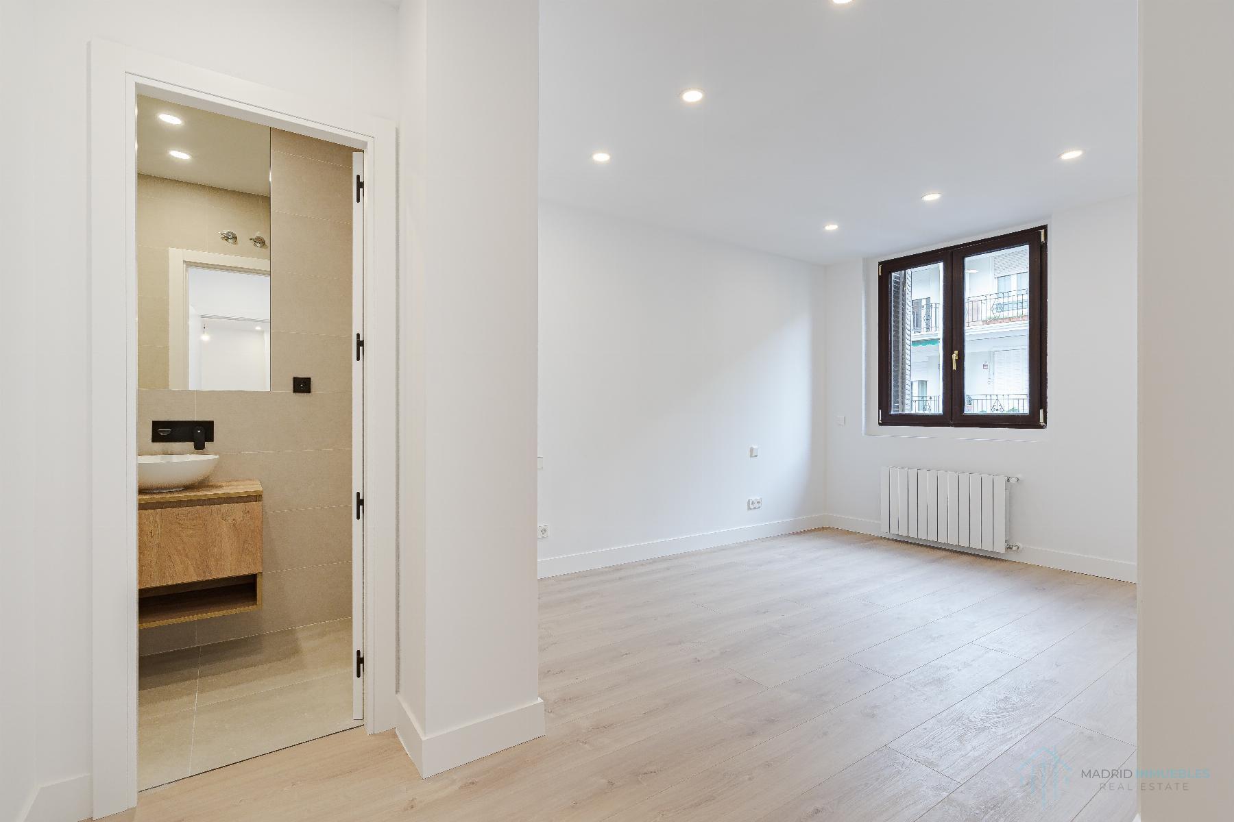 For sale of flat in Madrid