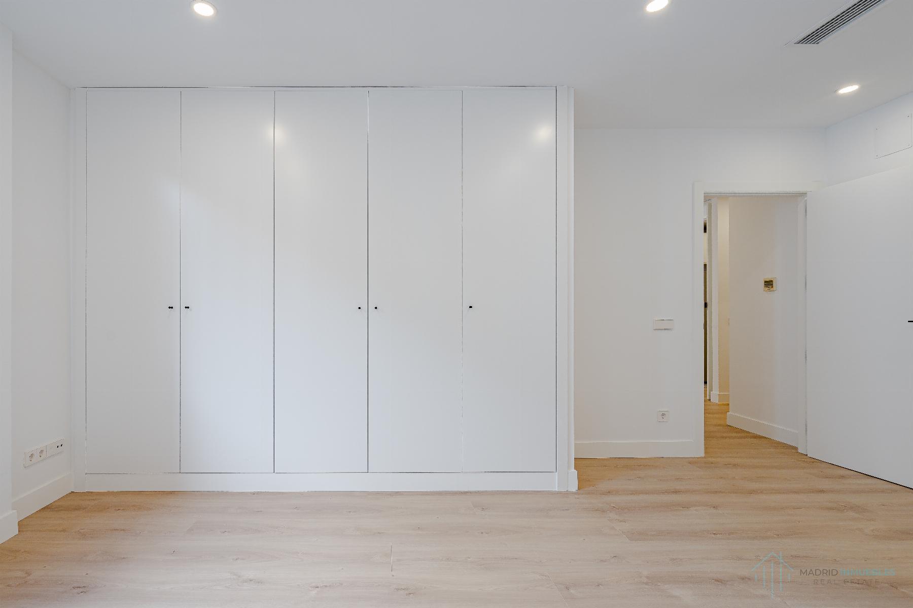 For sale of flat in Madrid