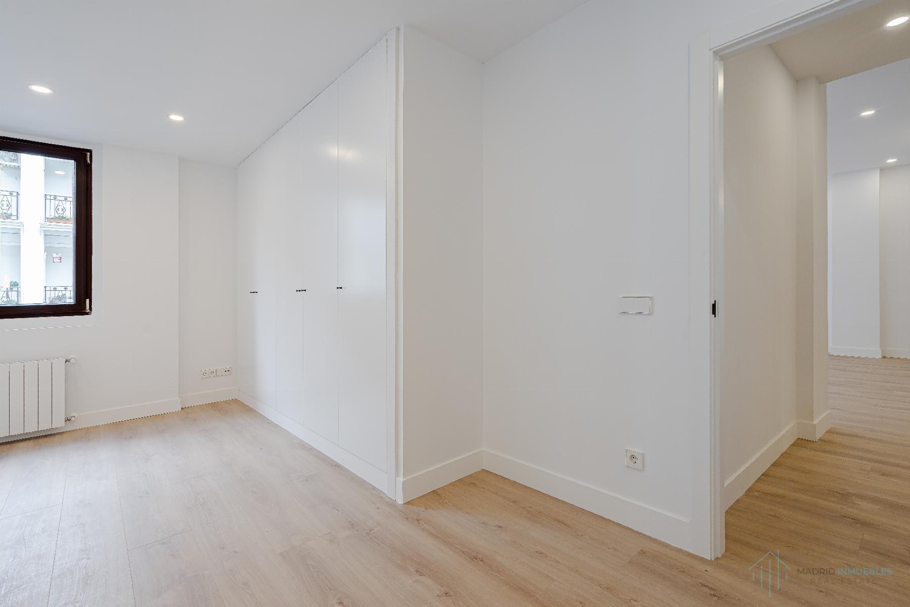 For sale of flat in Madrid