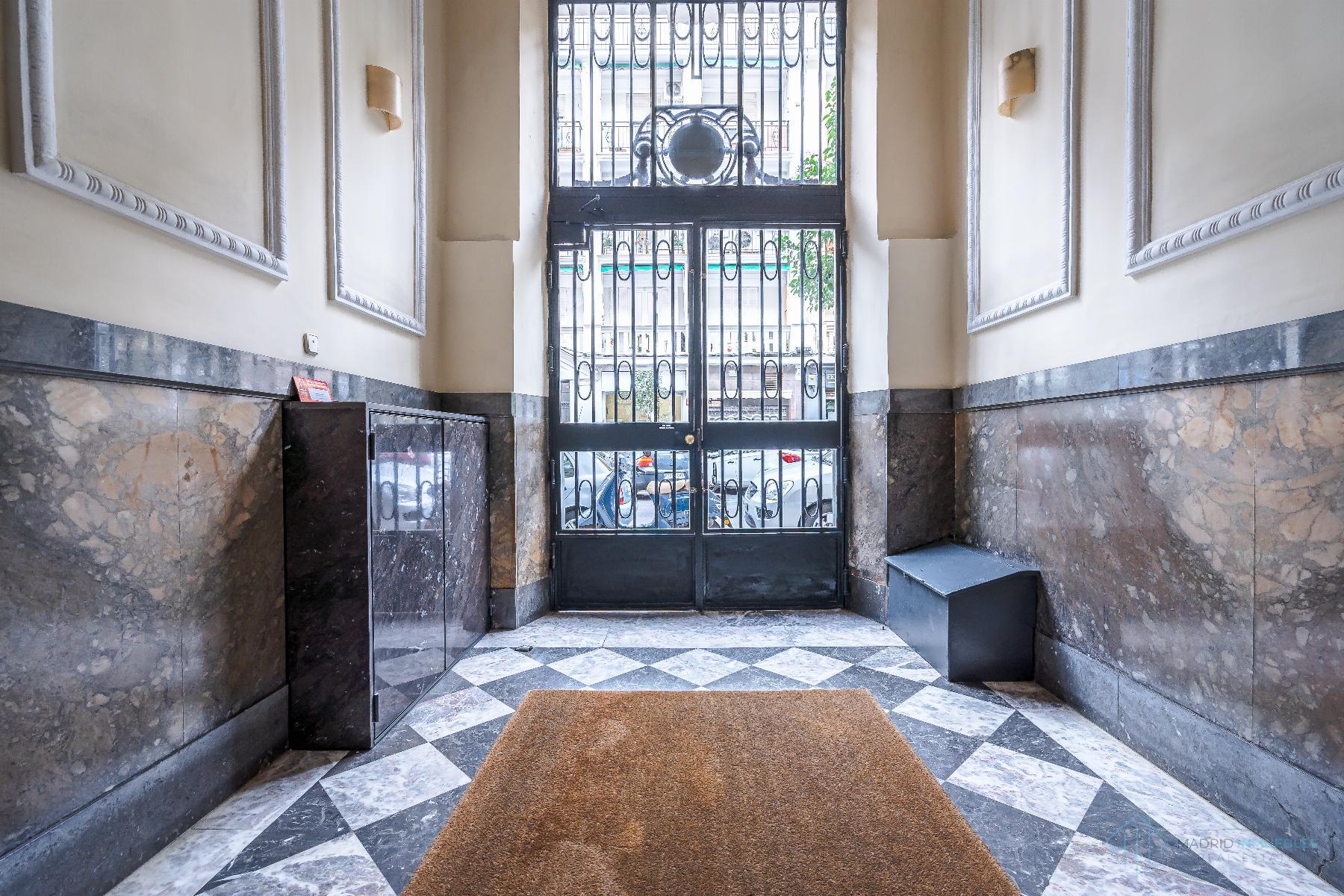 For sale of flat in Madrid