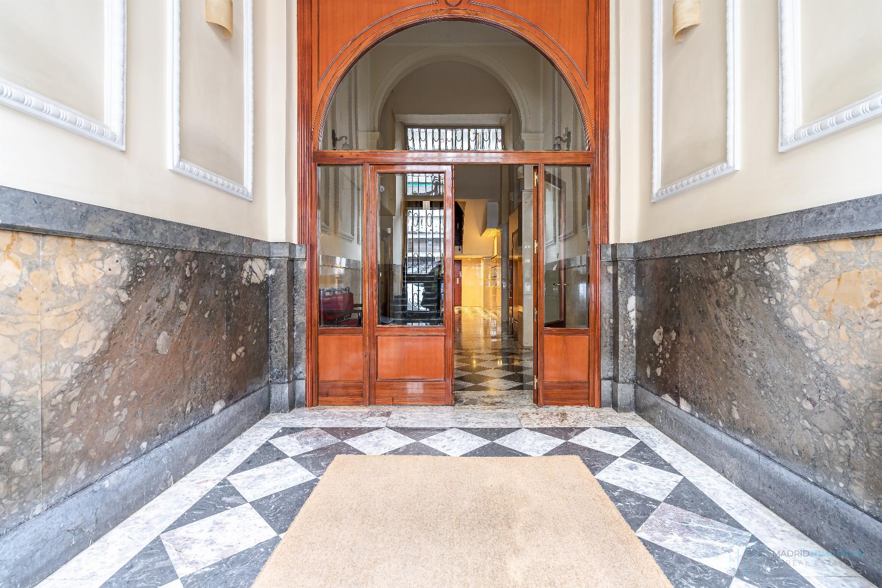 For sale of flat in Madrid