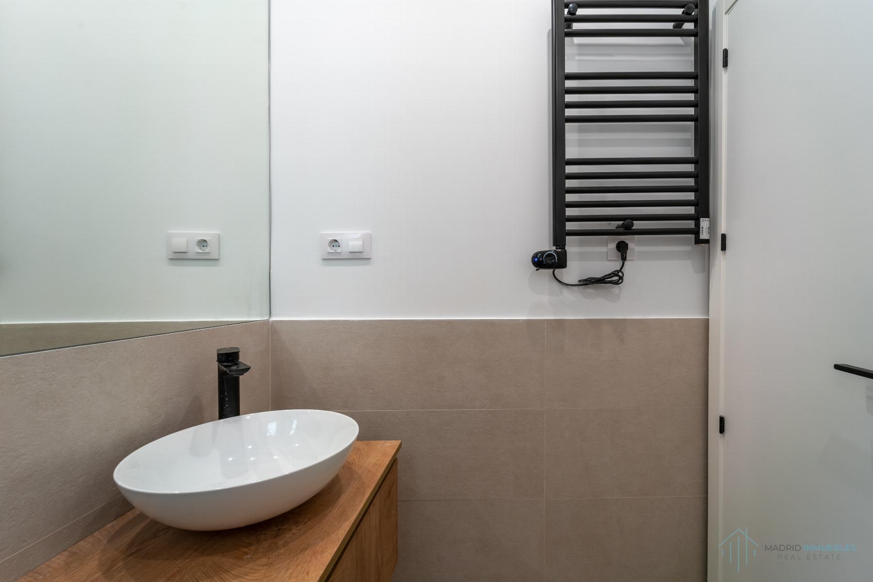 For sale of apartment in Madrid