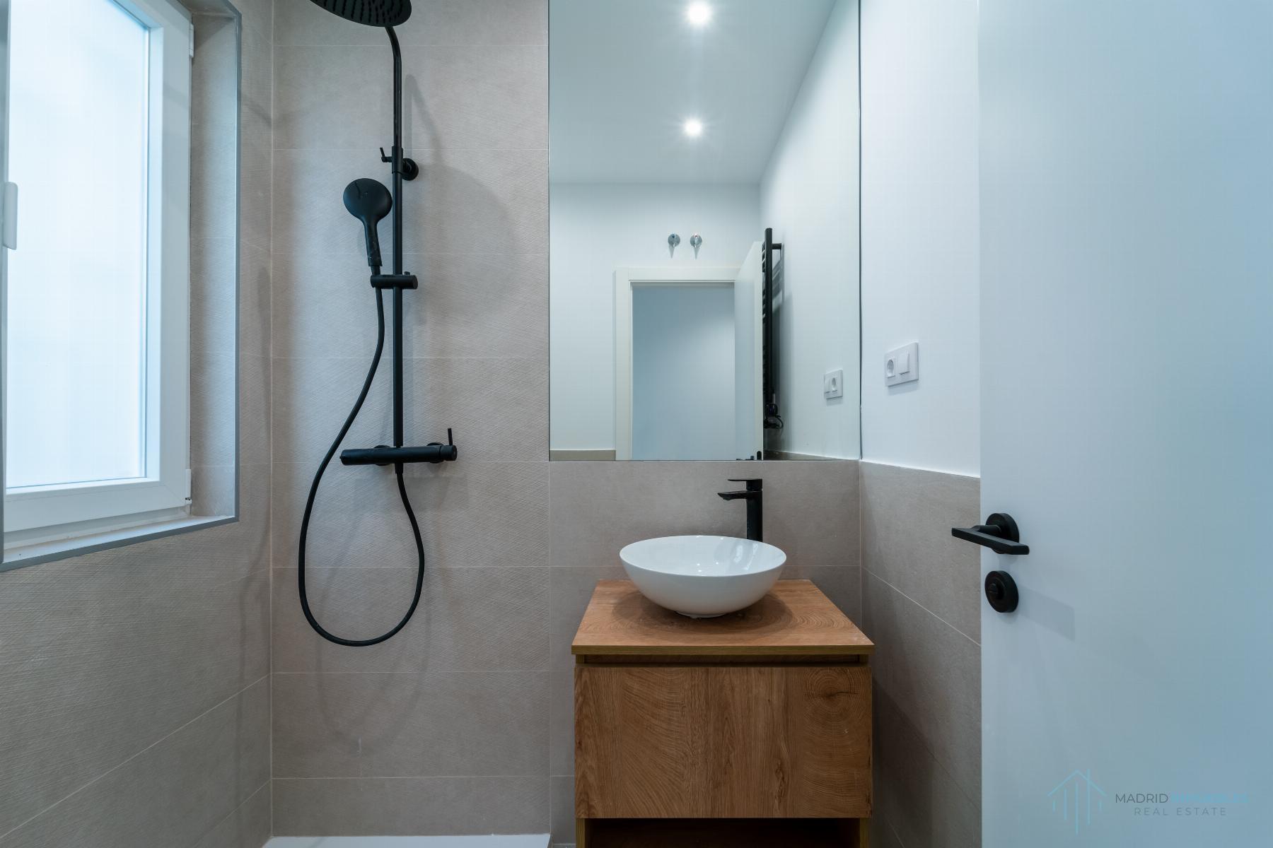 For sale of apartment in Madrid
