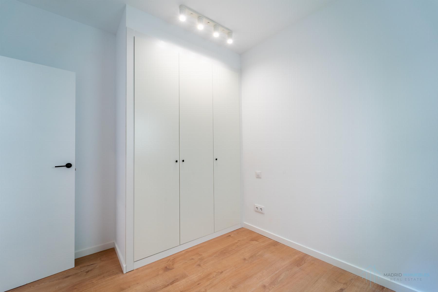 For sale of apartment in Madrid
