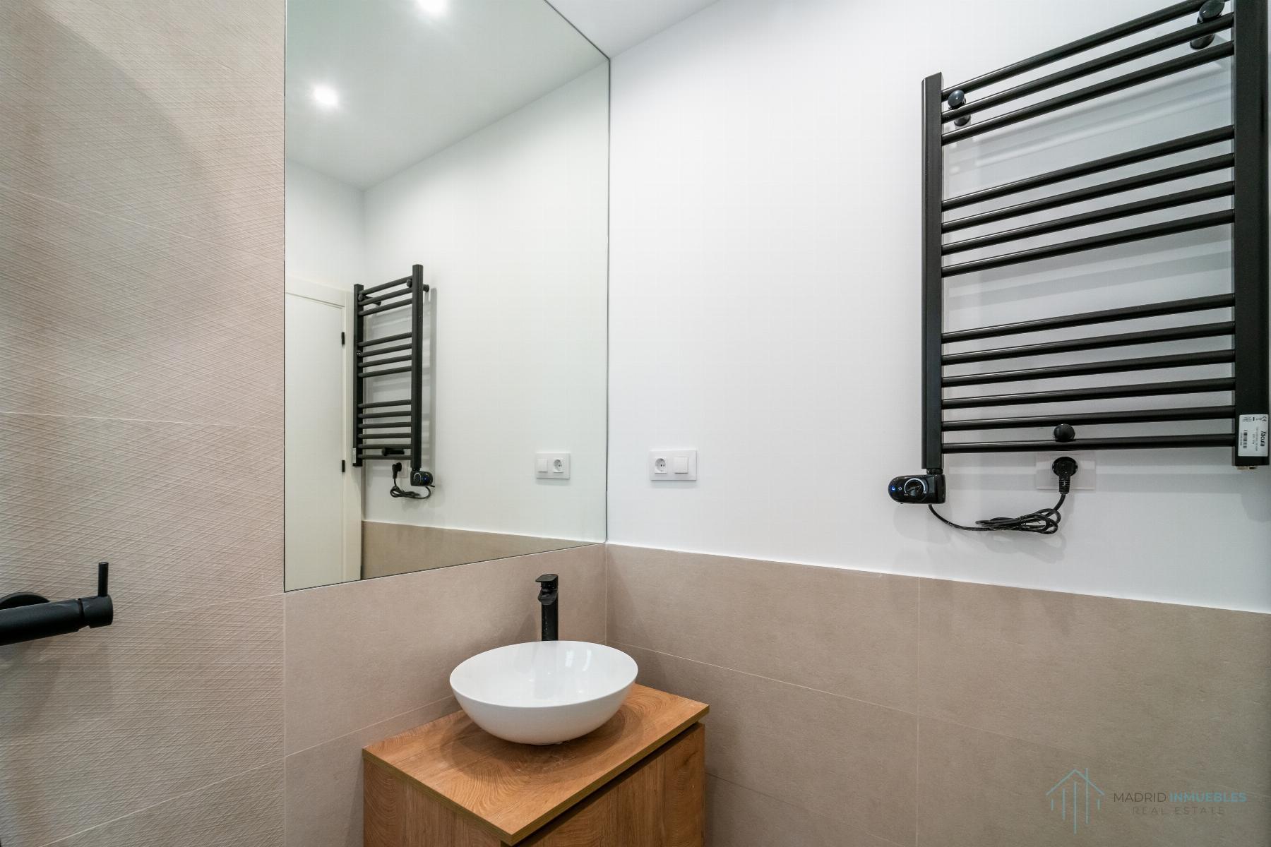 For sale of apartment in Madrid