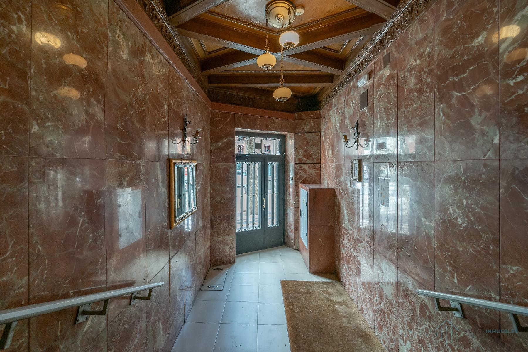 For sale of apartment in Madrid