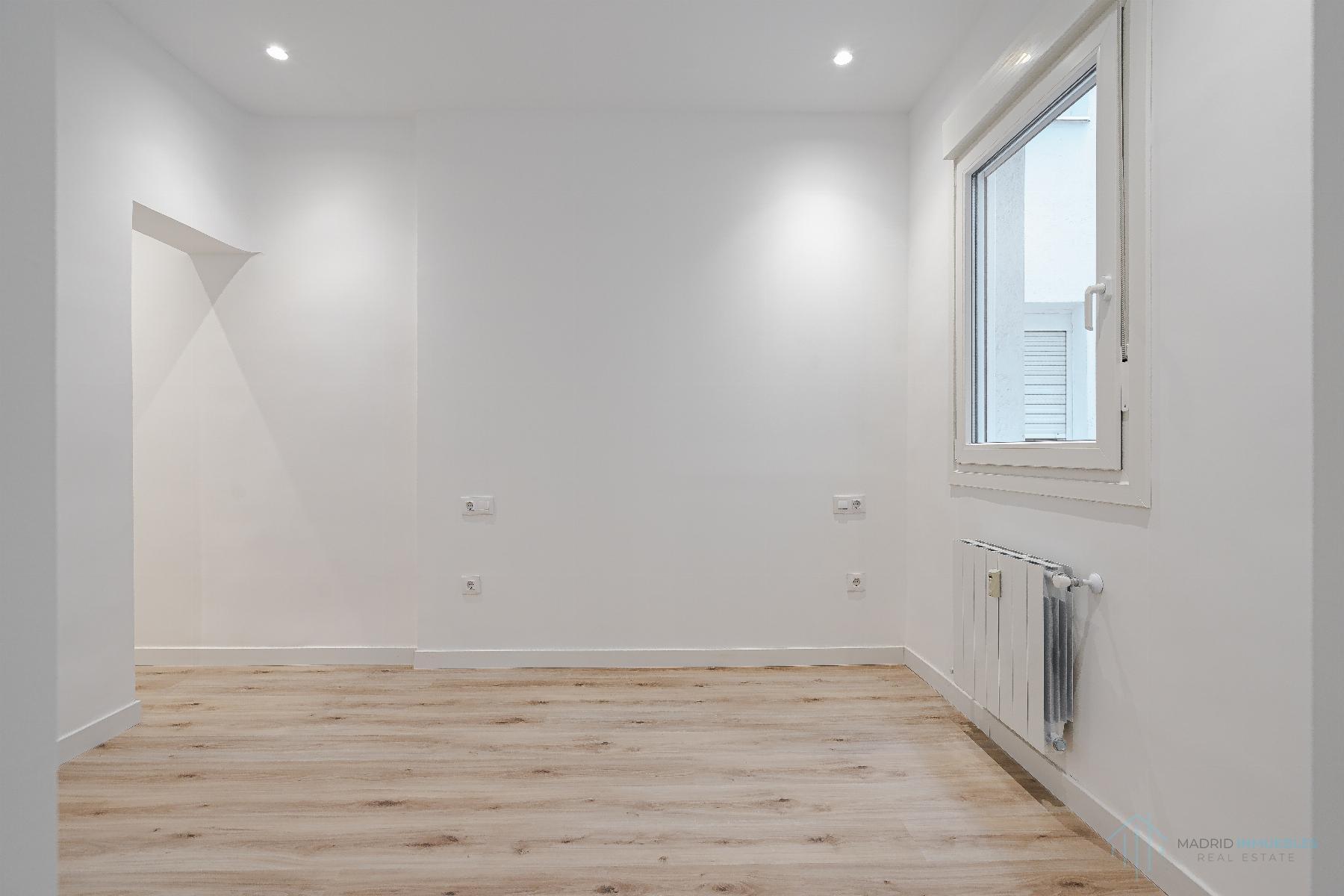 For sale of flat in Madrid