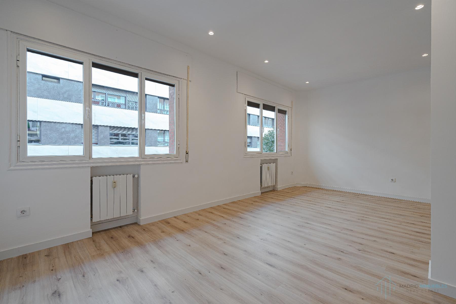 For sale of flat in Madrid