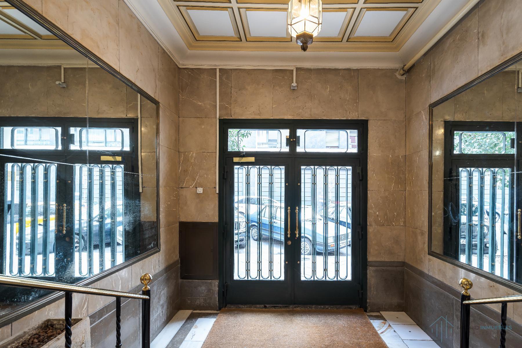 For sale of flat in Madrid