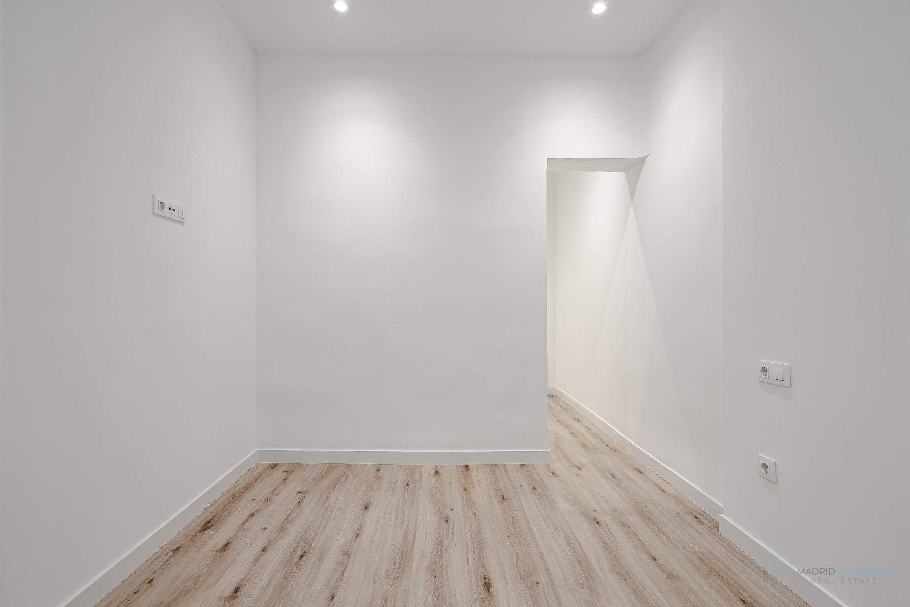 For sale of flat in Madrid