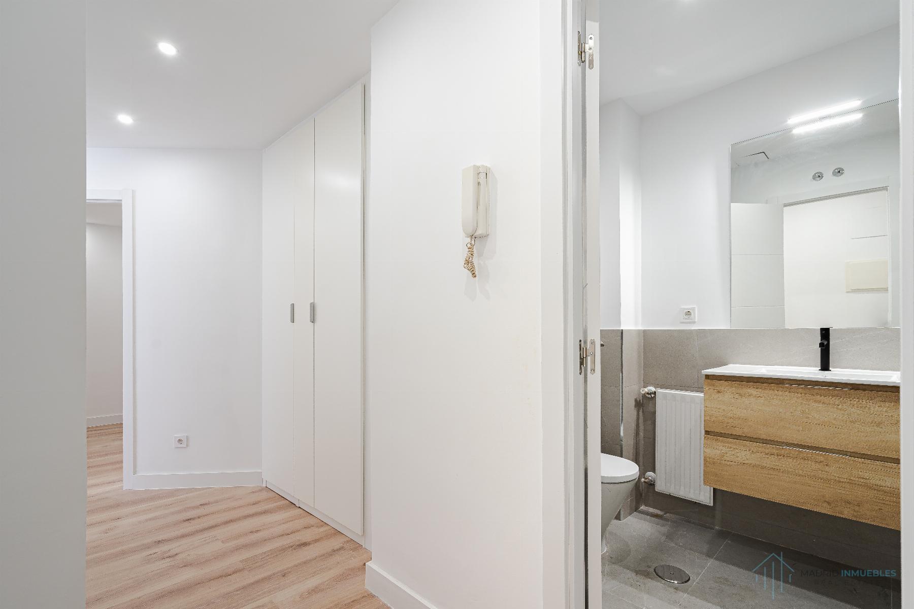 For sale of apartment in Madrid