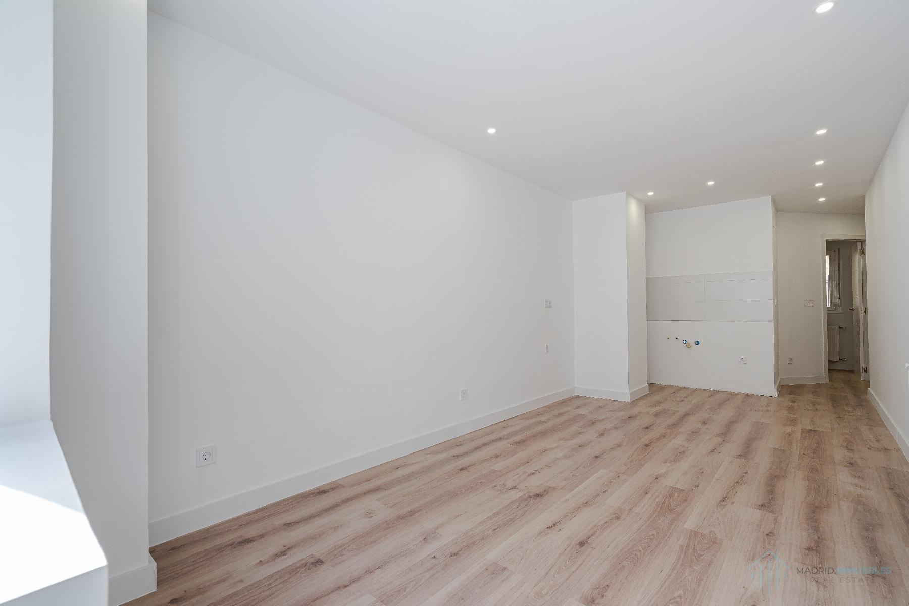 For sale of apartment in Madrid