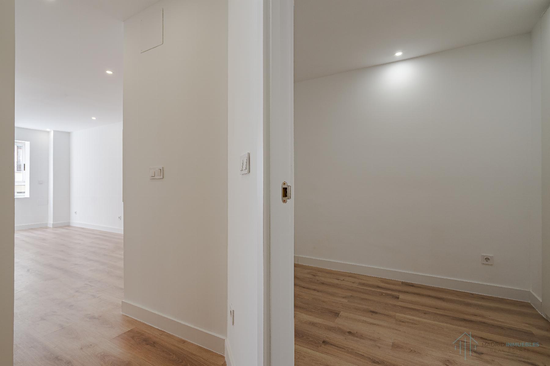 For sale of apartment in Madrid